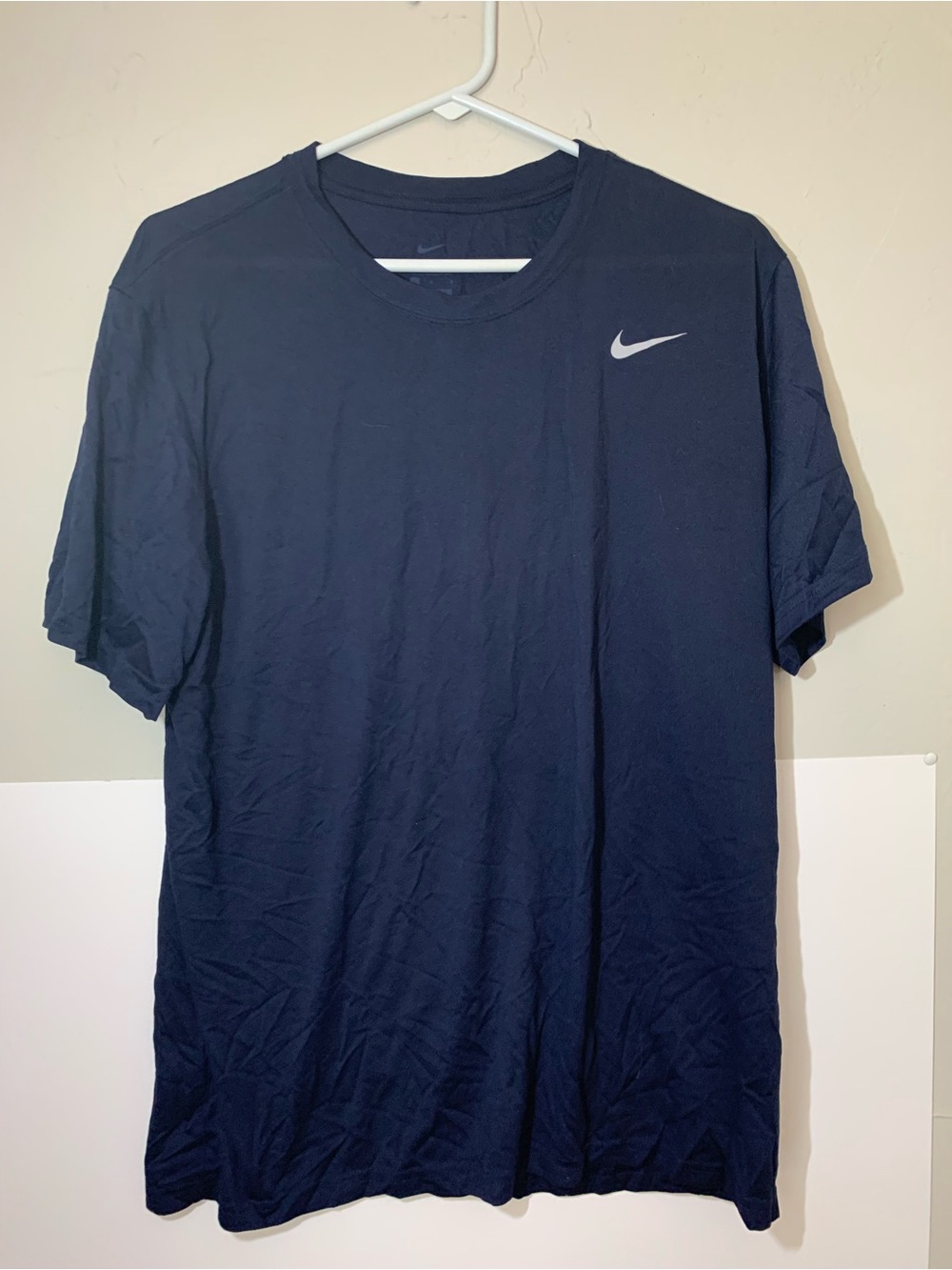 Nike Men’s Dark Navy Crew Neck T-Shirt with Swoosh